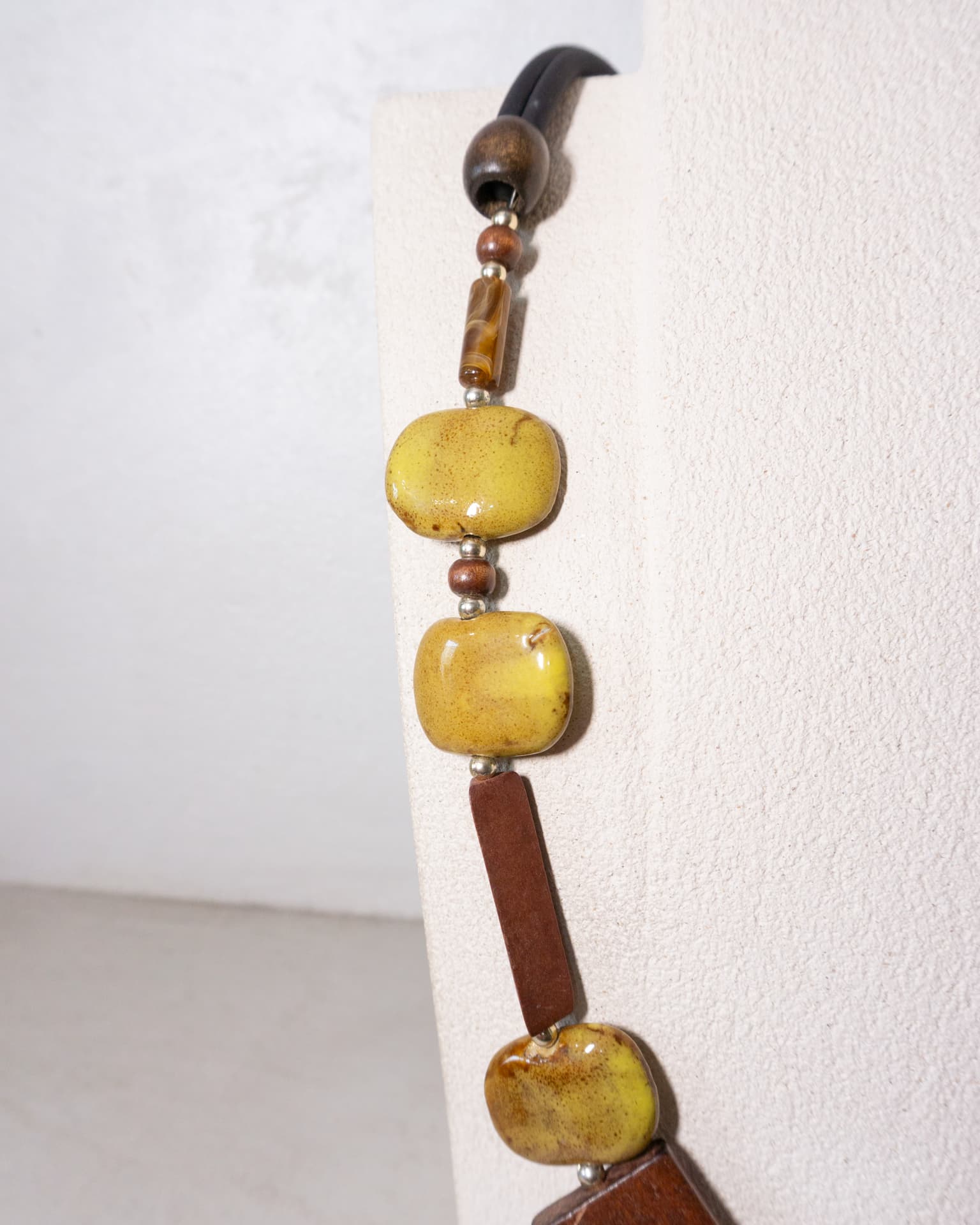 Immagine 3 di Giro collo radica/porcellana - " Eleganza "