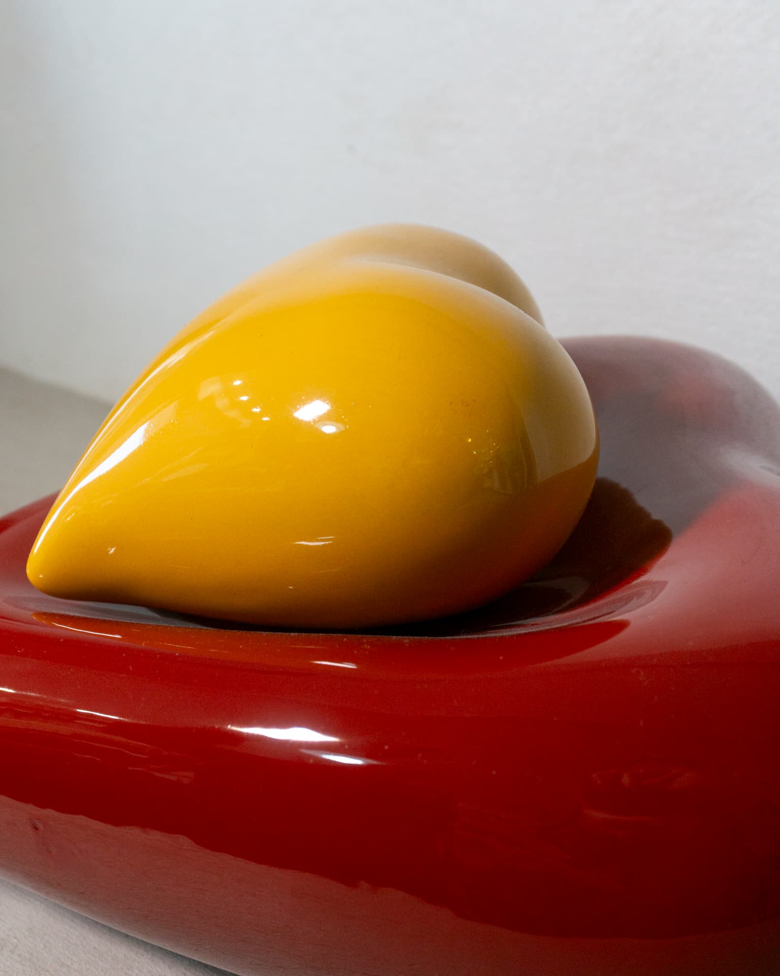 Immagine 4 di Cuori ceramica smaltata rosso/giallo - " io, te e noi "